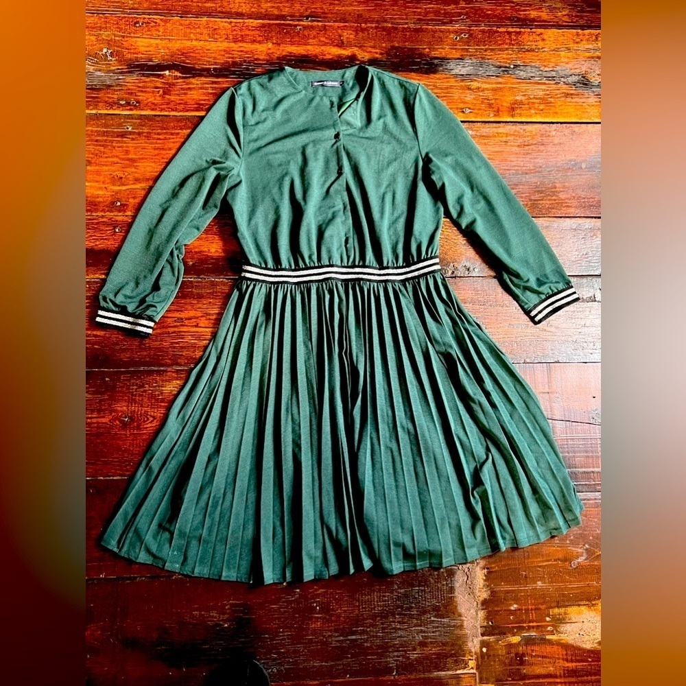Margot & Clemence Green Knee Length Dress Size 14 Long Sleeve Heavy Lined